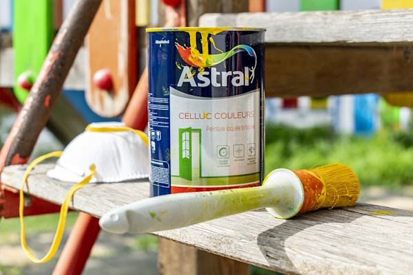 AkzoNobel Decorative Paints is ‘s werelds toonaangevende verfleverancier met beroemde namen zoals Sikkens, Dulux en Hammerite.