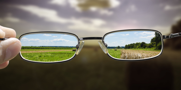 Kijken medewerkers en management wel door dezelfde bril?